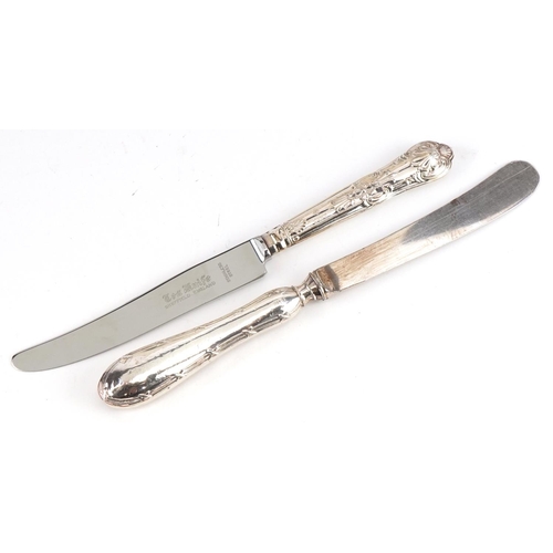 2570 - Two sets of six silver handled butter knives with fitted cases, 16.5cm in length