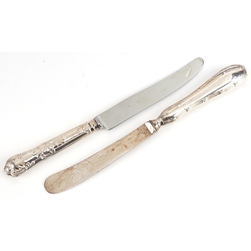 2570 - Two sets of six silver handled butter knives with fitted cases, 16.5cm in length