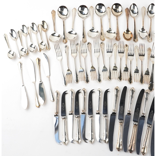 2489 - Eight place suite of Sheffield silver plated cutlery