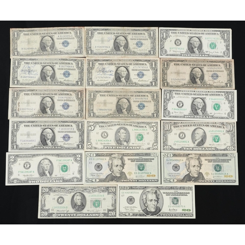 1622 - United States of America dollar banknotes, various series and serial numbers including one, two, fiv... 