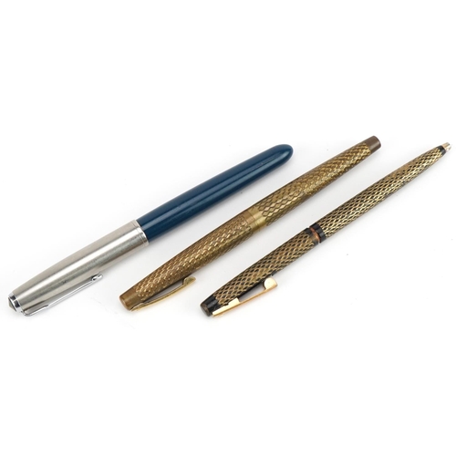 2469 - Two vintage Sheaffer pens and a Parker pen, with boxes