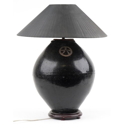 2343 - Large Chinese archaic style pottery jar adjustable table lamp with pleated shade, the jar incised wi... 