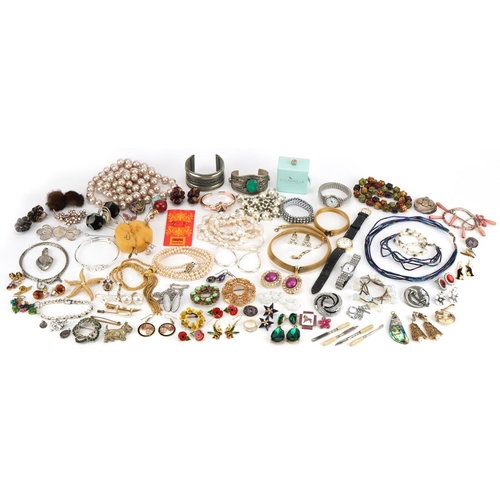 3722 - Vintage and later costume jewellery and hatpins, some silver, including jewelled brooches, Middle Ea... 