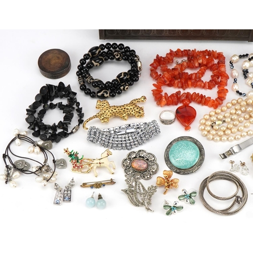 3727 - Vintage and later costume jewellery, some silver, including a Baroque pearl necklace, brooches, tige... 