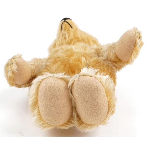 1150 - Steiff teddy bear with growler and jointed limbs, serial number 000393, 40cm high