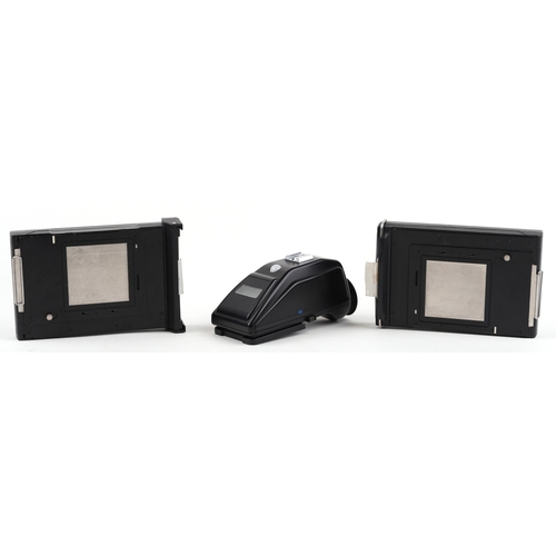 1054 - Hasselblad photography camera accessories with boxes comprising PME90 and two Magazine 100 for Polar... 