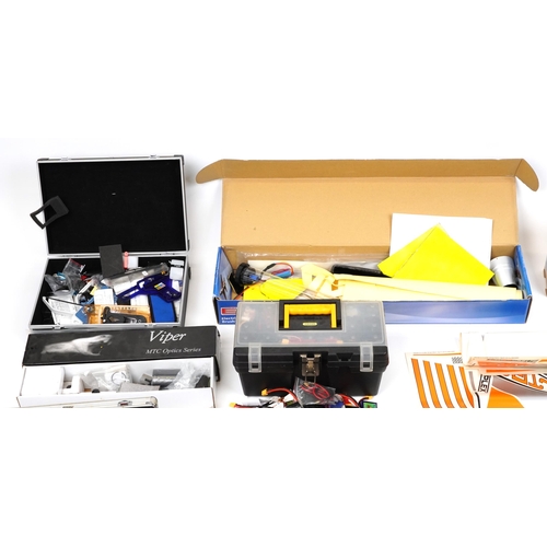 1250 - Radio control mechanics and accessories including MacGregor controller, Irvine fuelling station, Ali... 