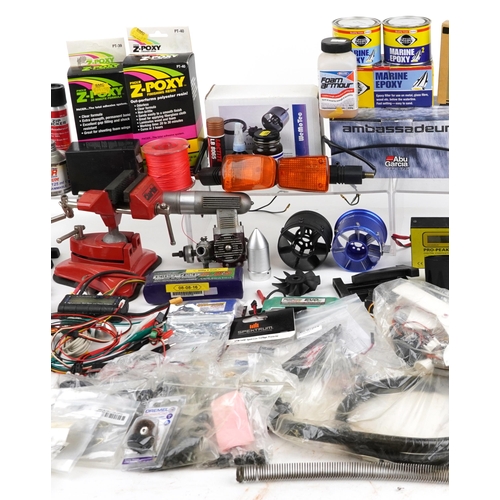 1245 - Collection of radio controlled mechanics and accessories including battery pack, Irvine engine, digi... 