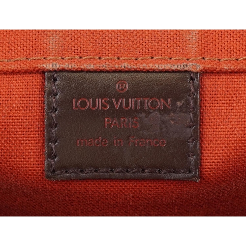 1072 - Louis Vuitton men's Damier shoulder Bastille, 39cm wide