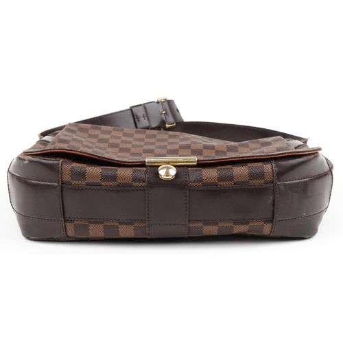 1072 - Louis Vuitton men's Damier shoulder Bastille, 39cm wide