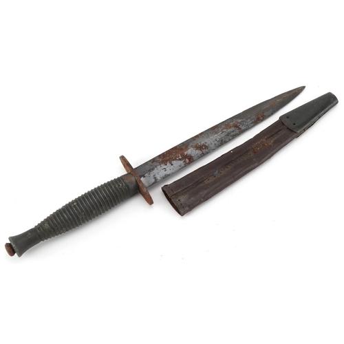 1419 - British military Fairbairn Sykes fighting knife with leather sheath and steel blade, 29.5cm in lengt... 