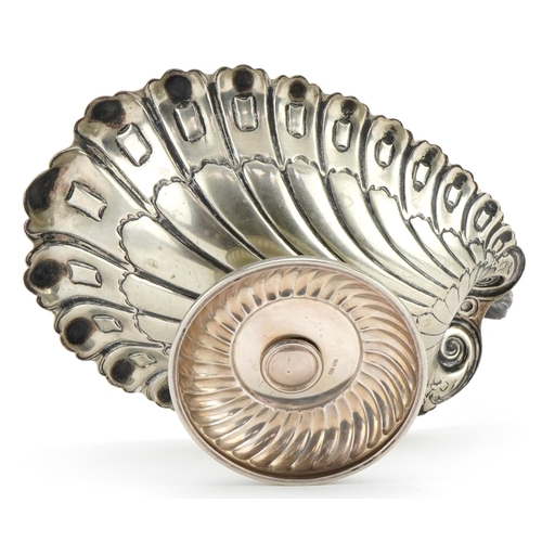 2711 - Silver plate shell design centre piece surmounted with a squirrel holding an acorn, 26.5cm in length