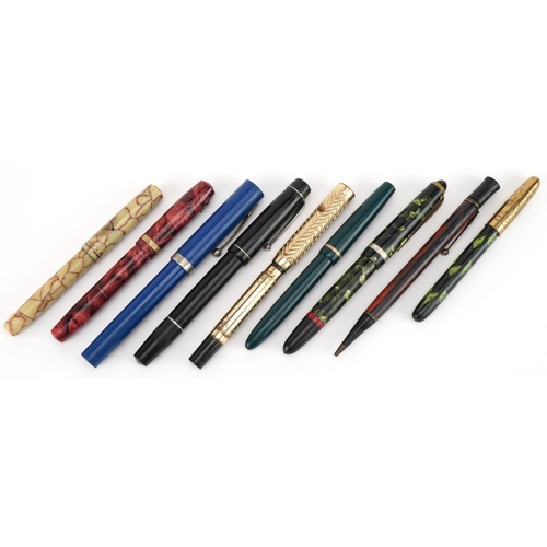 731 - Six vintage fountain pens and propelling pencils, two with gold nibs including a red marbleised exam... 