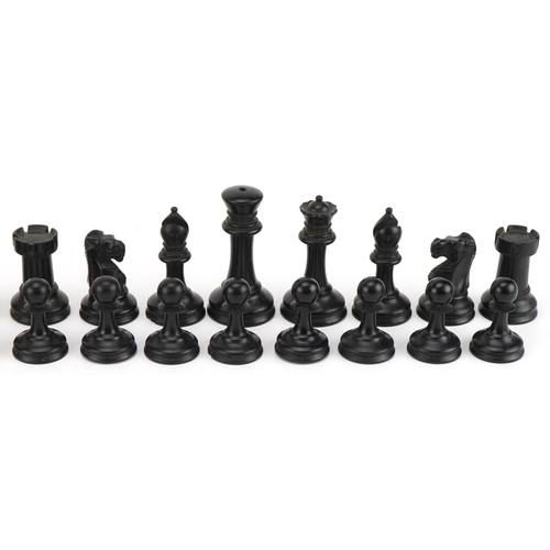 31 - Manner of Jaques, boxwood and ebony Staunton pattern matched chess set, the largest pieces each 6.5c... 