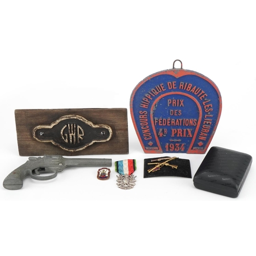 2658 - Sundry items including Great Western Railway cast iron plaque and military interest Dunkirk badge