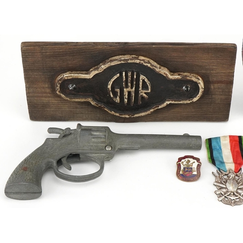 2658 - Sundry items including Great Western Railway cast iron plaque and military interest Dunkirk badge