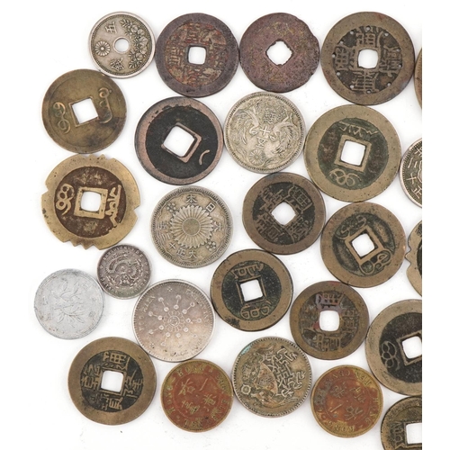 1582 - Collection of antique and later Chinese coinage including cash coins