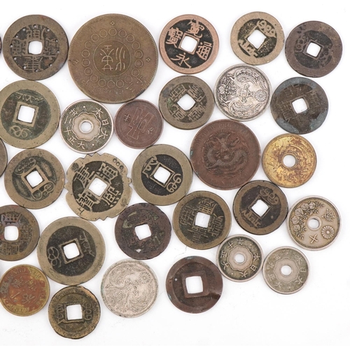 1582 - Collection of antique and later Chinese coinage including cash coins