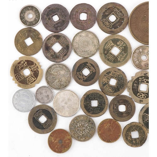 1582 - Collection of antique and later Chinese coinage including cash coins