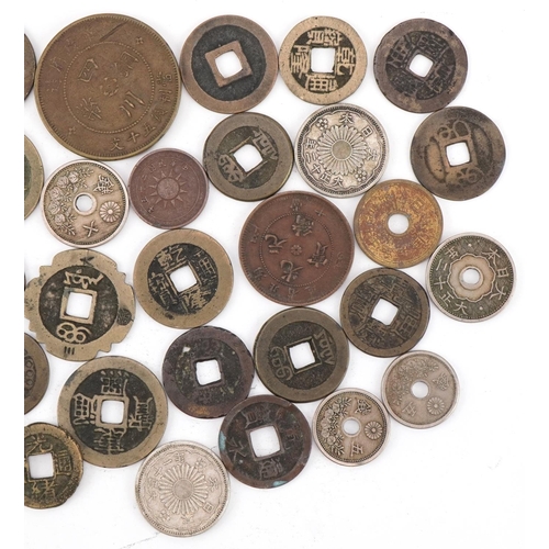 1582 - Collection of antique and later Chinese coinage including cash coins