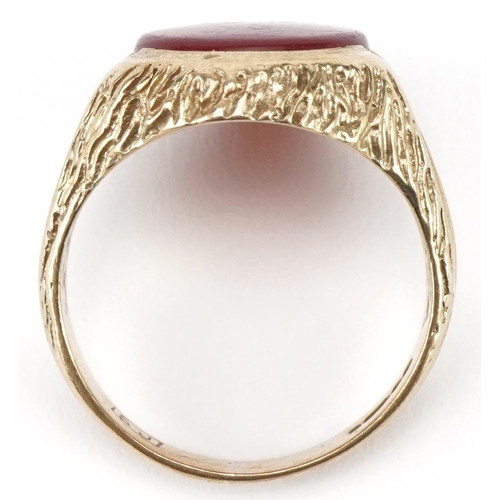 3082 - 9ct gold carnelian signet ring with engraved setting, size Q, 5.5g