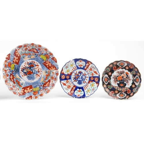 2354 - Japanese Imari porcelain comprising two chargers and four dishes, one in the shape of a fan, each ha... 