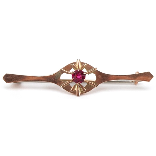 3343 - 9ct gold pink stone solitaire bar brooch, 4cm wide, 1.1g