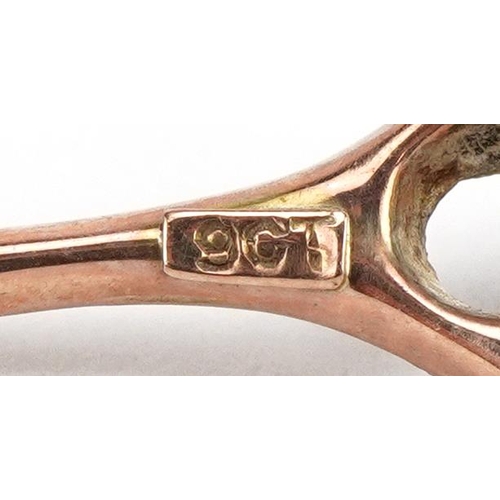 3343 - 9ct gold pink stone solitaire bar brooch, 4cm wide, 1.1g