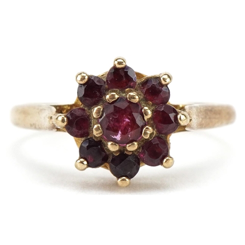 3141 - 9ct gold garnet flower head ring, size N, 2.6g