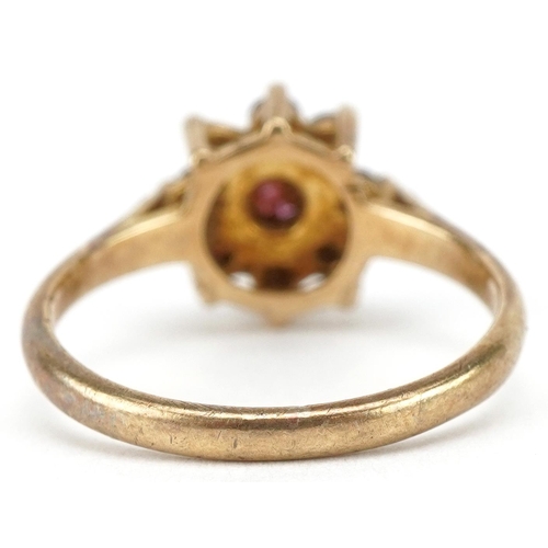 3141 - 9ct gold garnet flower head ring, size N, 2.6g