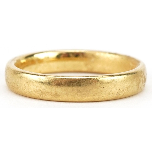 3030 - 18ct gold wedding band, size T, 7.0g