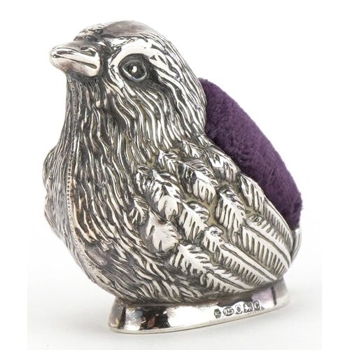 167 - Carrs, Elizabeth II novelty silver pin cushion in the form of a chick, Sheffield 2002, 3.5cm high, 1... 