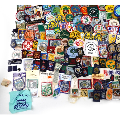 1639 - Large collection of 1970s and later predominantly scouting, girl guides and jamboree cloth badges