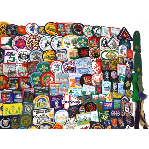 1640 - Large collection of 1970s and later predominantly scouting, girl guides and jamboree cloth badges