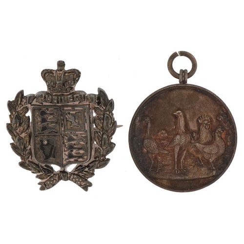 2359 - 1887 silver jubilee pin badge and a silver jewel cast with poultry housed in a fitted case, total 14... 