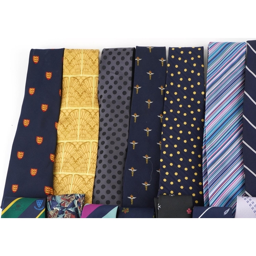 1095 - Large quantity of gentlemen's silk ties including military and cricket examples