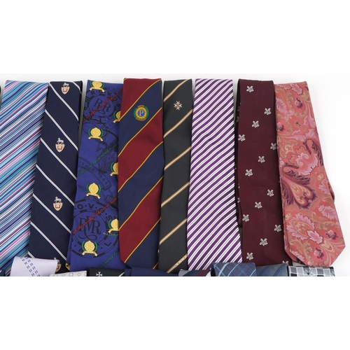 1095 - Large quantity of gentlemen's silk ties including military and cricket examples