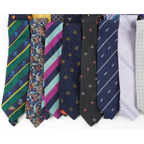 1095 - Large quantity of gentlemen's silk ties including military and cricket examples