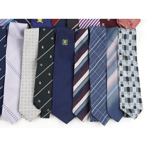 1095 - Large quantity of gentlemen's silk ties including military and cricket examples