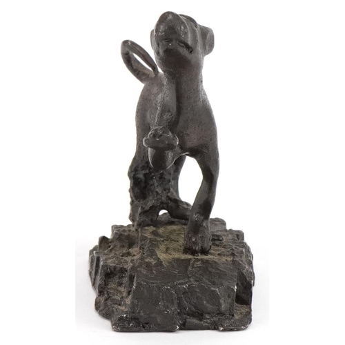 422 - Antique patinated bronze dog on later base, probably Roman, 5.5cm in length