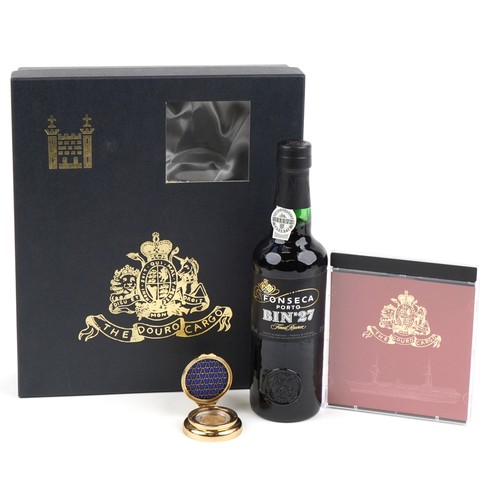 1511 - Queen Victoria 1853 gold sovereign from The Wreck of RMS Douro with box set including bottle of Bin ... 