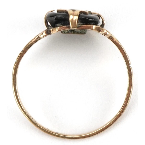 3594 - 9ct gold black onyx initial B signet ring, size K, 1.3g