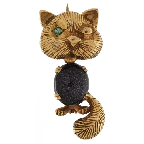 3063 - Unmarked gold cat brooch with cabochon glitter stone body and emerald eye, tests as 9ct gold, 3.5cm ... 