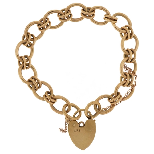 3004 - 9ct gold chain link bracelet with 9ct gold love heart padlock, 18cm in length, 29.7g