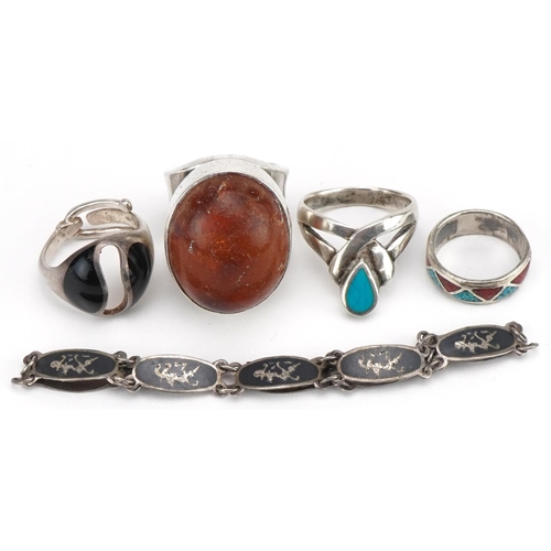 3613 - Silver jewellery comprising large natural amber ring, three other rings and a Siam silver bracelet, ... 