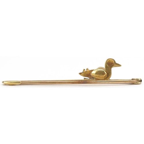 3440 - 15ct gold enamel and pearl duck bar brooch housed in a Goldsmiths & Silversmiths Company London fitt... 