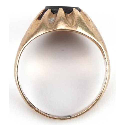 3433 - 9ct gold black onyx signet ring, size K, 3.8g