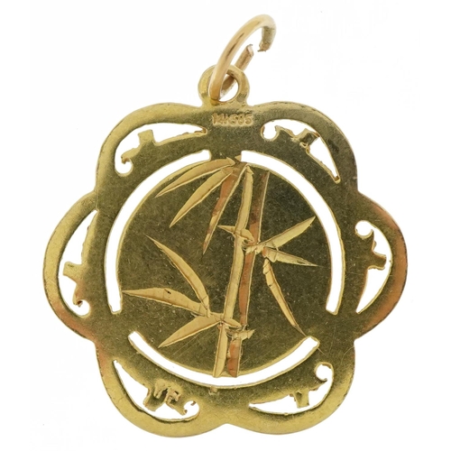 3679 - Chinese 14ct gold pendant with character marks and engraved with bamboo grove, 2.3cm in diameter, 2.... 