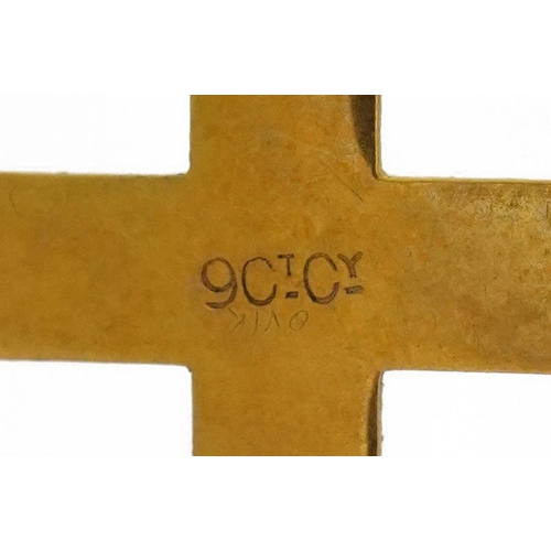 3576 - 9ct gold cross pendant, 2.8cm high, 0.8g