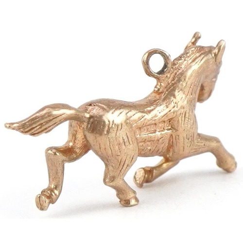 3430 - 9ct gold galloping horse charm, 2.1cm in length, 2.5g